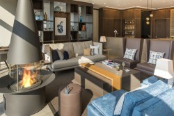 Lobby_04.JPG Lobby_04.JPG