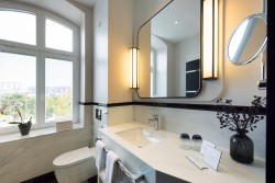 Zi110(StandardDoppelzimmer)(1).JPG Zi110(StandardDoppelzimmer)(1).JPG