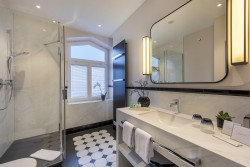 Zi205(Panorama-Doppelzimmer)(5).jpg Zi205(Panorama-Doppelzimmer)(5).jpg