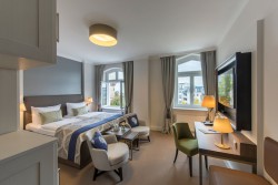 Zi208(DoppelzimmermitLeuchtturmblick)(1).JPG Zi208(DoppelzimmermitLeuchtturmblick)(1).JPG
